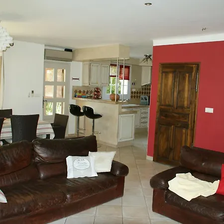 Detached With Enclosed Beautiful Garden Villa